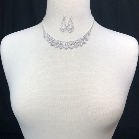 Rhinestone Formal Fancy Point Scoop Necklace Set - Picture 3 of 3